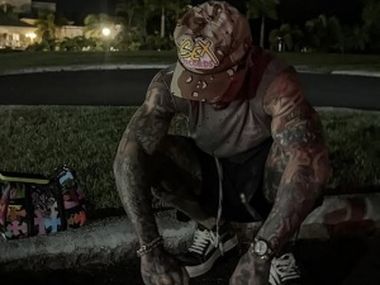 Выдан ордер на арест «Танка» Дэвиса - фото