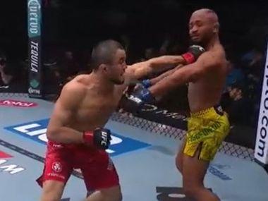 Нурмагомедов разобрал Фигередо на UFC 324 - фото