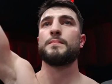 Нокаут года? Джамбеков срубил Элбиали апперкотом: видео - фото