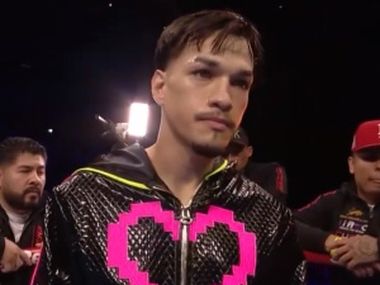 «За волю к победе»: Фигероа отобрал пояс у Болла в шикарном махаче — видео - фото