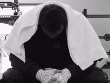 Канело Альваресу нужна операция: возвращение в феврале не состоится - фото