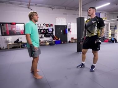 Аспиналл жёстко прошёлся по умственным способностям Чендлера. Тот уже ответил - фото