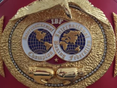 Обновился рейтинг IBF: Джалолов в плюсе, Бетербиев в минусе - фото