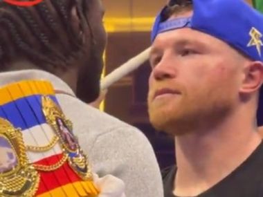 Альварес и Кроуфорд провели первую битву взглядов и сделали заявления Альварес и Кроуфорд провели первую битву взглядов и сделали заявления - фото