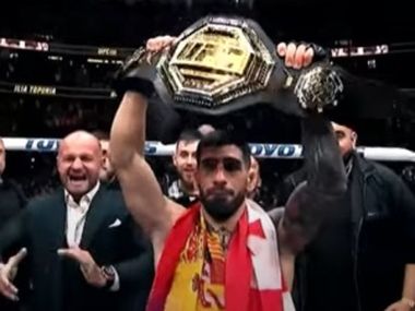 Топурия уничтожил Оливейру Топурия уничтожил Оливейру - фото