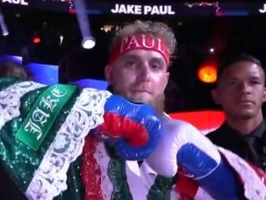 Пол побил Чавеса - фото