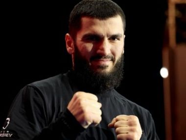 Бой Бенавидес – Бетербиев не состоится? Артур ушёл к Кремлёву — СМИ - фото