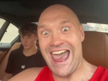 Фьюри назвал тренера на бой с Махмудовым: «Смотрите, кого я нашёл в кемпе» - фото