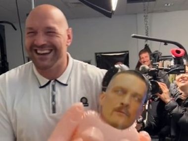 Фьюри записал видео с секс-куклой: Усик снова стал главной темой - фото