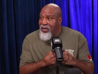 Стало известно, кто бы победил в бою пиковых Усика и Холифилда - фото