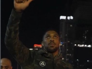 Энтони Джошуа попал в ДТП в Нигерии: погибли два человека - фото