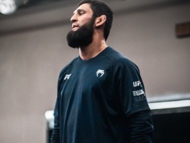 Фейк дня: Чимаев погиб в ДТП с сыном Кадырова - фото