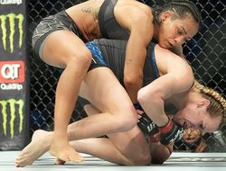 фото - Грассо победила Арауджо, Менифилд нокаутировал Циркунова: результаты, бонусы и видео UFC Fight Night 212