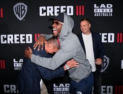 фото - Харрисон бросился обнимать Цзю, но тот сконтрил — забавное видео