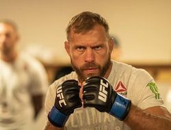 фото - Серроне отмахнулся от Макгрегора: Пускай просиживает лавку, а я за титулом