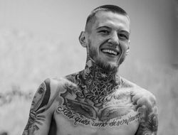 фото - Виктор Коточигов влетел нокаутом татуированному проспекту Калли — видео