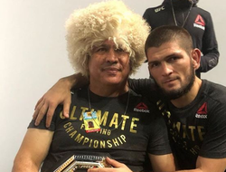 фото - Усик на встрече со СМИ в Англии, Баранчик оседлал быка, Хабиб о своём тренере — соцсети 