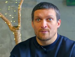 фото - Усик рассказал, кто позвонил ему в момент «стычки» с Фьюри у ринга — видео