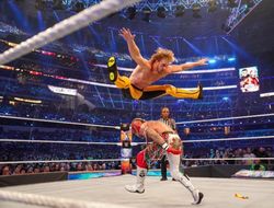 фото - Логан Пол дебютировал в WWE: ютуберу крепко досталось, но он капец крутой — видео