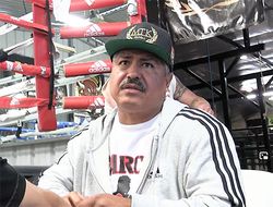 фото - Интервью Роберта Гарсии — о сдаче Сондерса, величии Канело и драке Мейвезера