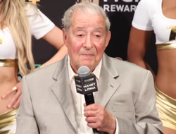 фото - Ломаченко ограбили в бою с Хэйни? Так считает промоутер шоу