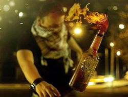 фото - Фургон Флойда Мэйуэзера сожжён «коктейлем Молотова» в Англии: фотофакт