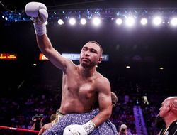 фото - С миру по нитке: Уоррингтон отказался от титула, возвращение легенды, Липинец и Эннис подерутся за пояс