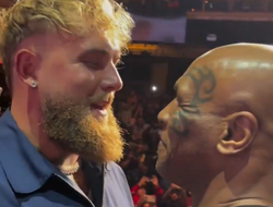 фото - Майк Тайсон и Джейк Пол провели битву взглядов. Ветеран нанёс первый удар: видео