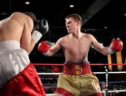 фото - Иван Голуб нокаутировал Жоакима Карнейру