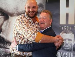 фото - Почему замолчал Фьюри? Что там с боем против Джошуа? Рассказывает Уоррен