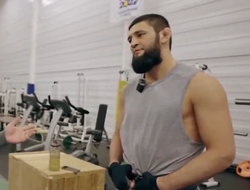 фото - Махачев может взять пояс в полусреднем и даже в среднем весе? Мнение Чимаева