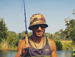 фото - Ломаченко со спиннингом, Ковалёв принял эстафету от Проводникова, Диас раскуривает самокрутку на открытой тренировке — соцсети