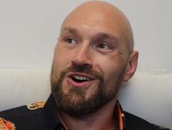 фото - Фьюри согласен на бой с 50-летним Усиком, чмырит «диву» Джошуа