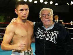 фото - Делвин Родригес победил Майка Арнаутиса