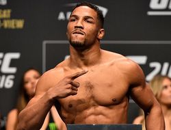 фото - UFC: Кевин Ли избил и остановил Эдсона Барбосу