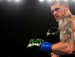 фото - Победа Бивола над Альваресом не удивила чемпиона-полутяжа