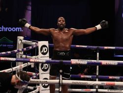 фото - У Околи есть соперник и дата боя. Хирн не при делах