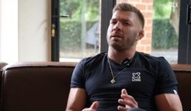 Дю Плесси оценил шансы Стриклэнда в бою с Чимаевым