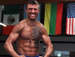 фото - Ломаченко победил Ригондо