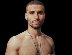 фото - Украинец Скавинский перебил соотечественника Иванова в кровавом махаче