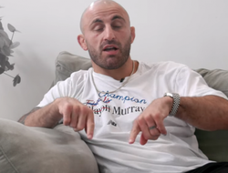 фото - Внезапно! Волкановски считает, что 40-летний Томпсон побьёт Рахмонова