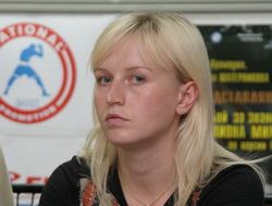 фото - Чемпионка выставила пояс на аукцион!