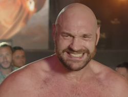 фото - Фьюри показал пузо и заявил, что Нганну — стеснительный жирдяй: видео