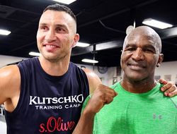 фото - Холифилд знает, в чём корень проблем Кличко