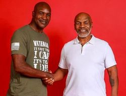 фото - Ломаченко вываживает щуку, Ковалёв проходит ТО, Холифилд в гостях у Тайсона — соцсети 