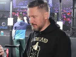 фото - Тренер нахваливает Макгрегора. А Конор всё ещё «на стакане»