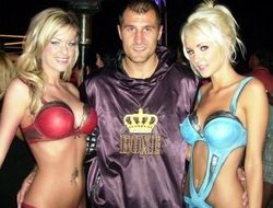 фото - Мы не курим и не пьём, а только левый-правый бьём — Ковалёв