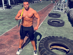 фото - «Лев голоден». Чарр обратился к Фьюри в компании опасного зверя — видео