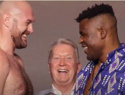 фото - Видео эпичного трэштока и дуэли взглядов Фьюри – Нганну: класс!