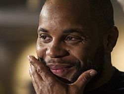 фото - Официально: Кормье вновь чемпион UFC, его реванш с Джонсом признан не состоявшимся